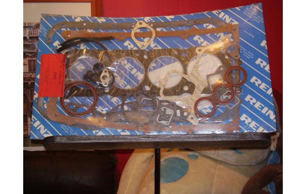 Une pochette de joints pour FORD SIERRA Une pochette de joints pour FORD SIERRA