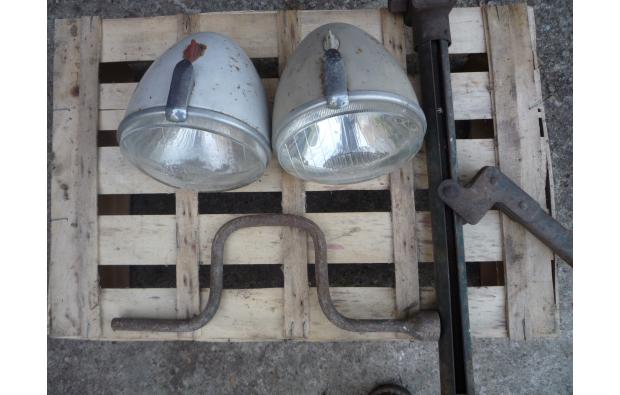 2 Phares 2CV cric + manivelle 2 Phares 2CV cric + manivelle