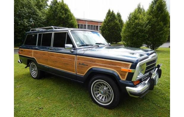 Jeep Grand Wagoneer 4X4 climatisée Jeep Grand Wagoneer 4X4 climatisée