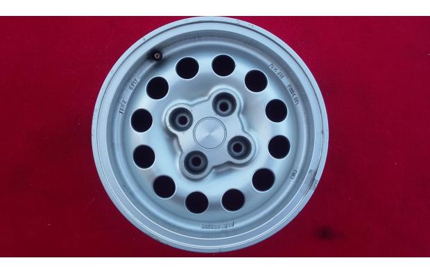 vends jantes 205 GTI 1.6 vends jantes 205 GTI 1.6