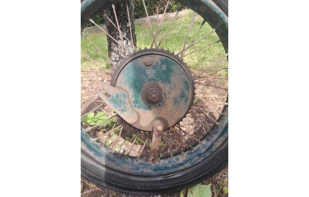 Roue très vieille moto Roue très vieille moto