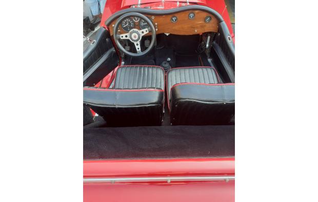 Magnifique Squire SS100 - Intermeccanica