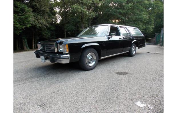 Ford LTD corbillard