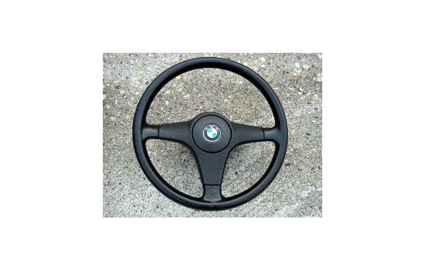 A vendre volant cuir BMW série 6 A vendre volant cuir BMW série 6
